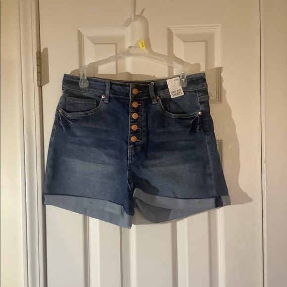 Cute shorts🤍 - Picture 1 of 2